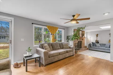 Living - 5220 Palm St, Mchenry, IL 60051 photo 1 of 2