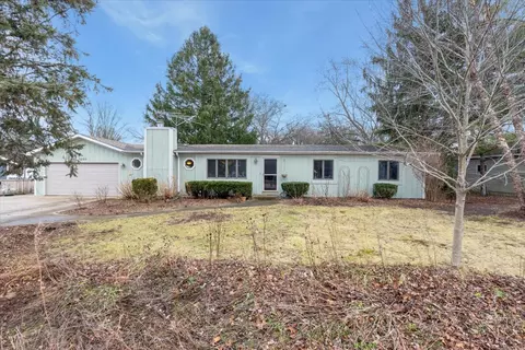 5220 Palm St, Mchenry, IL 60051
