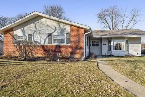 670 Edgemont Ln, Hoffman Estates, IL 60169 photo 3