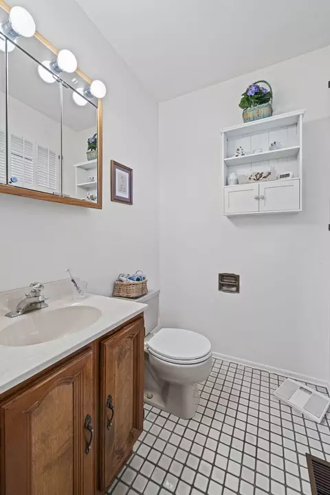 670 Edgemont Ln, Hoffman Estates, IL 60169 photo 21
