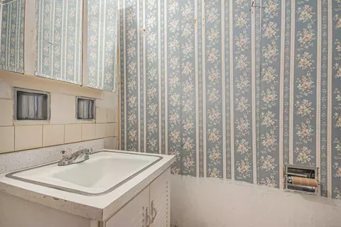 Bath - 936 E 84th Pl #A, Chicago, IL 60619 photo 2 of 2