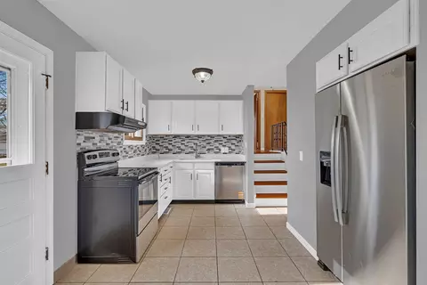 Kitchen - 423 Maple Dr, Morris, IL 60450 photo 1 of 4