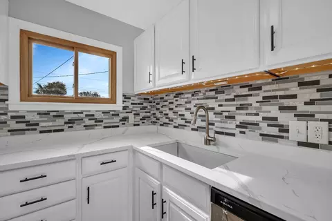 Kitchen - 423 Maple Dr, Morris, IL 60450 photo 2 of 4