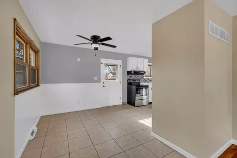 Entry Way - 423 Maple Dr, Morris, IL 60450 photo 2 of 2