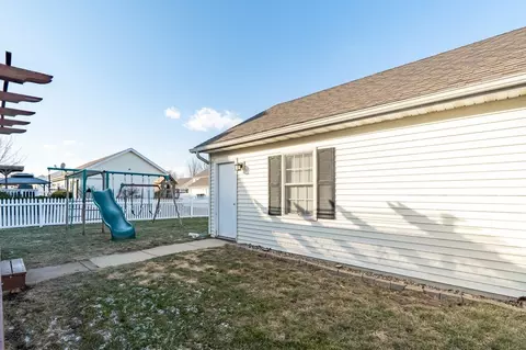 Exterior - 1000 Drayton St, Normal, IL 61761 photo 8 of 9