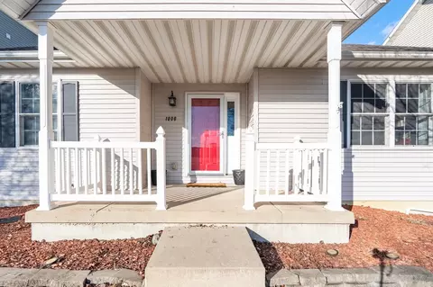 Exterior - 1000 Drayton St, Normal, IL 61761 photo 2 of 9