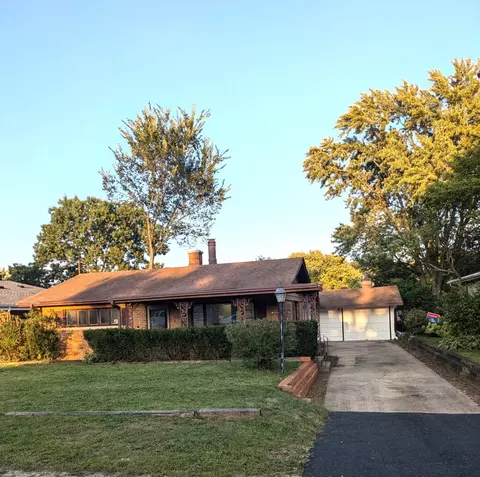 1114 Ash St, Lake In The Hills, IL 60156