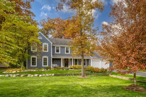 208 Surrey Ln, Lake Forest, IL 60045