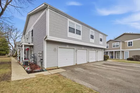 1332 Alpine Ct #1332, Wheeling, IL 60090