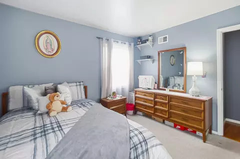 Bedroom - 1332 Alpine Ct #1332, Wheeling, IL 60090 photo 4 of 6
