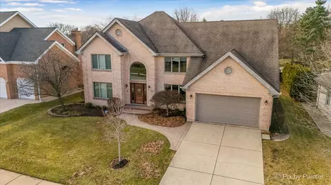 162 Greenfield Dr, Bloomingdale, IL 60108