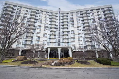 20 N Tower Rd #12J, Oak Brook, IL 60523
