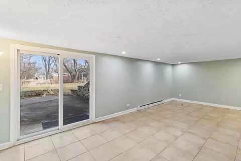 Living - 902 E Main St, Barrington, IL 60010 photo 4 of 5