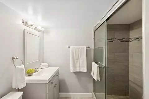 Bath - 902 E Main St, Barrington, IL 60010 photo 3 of 3