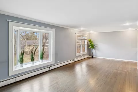 Living - 902 E Main St, Barrington, IL 60010 photo 2 of 5