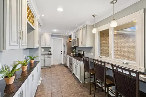 Kitchen - 902 E Main St, Barrington, IL 60010 photo 2 of 2