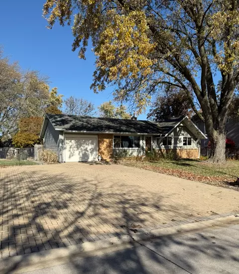 655 W Comstock Ave, Elmhurst, IL 60126