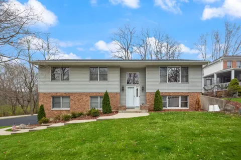 727 Old Hunt Rd, Fox River Grove, IL 60021