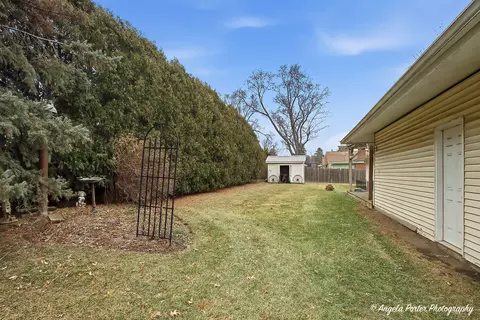 Exterior - 4807 Paulsen St, Mchenry, IL 60051 photo 2 of 3