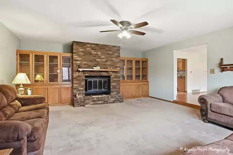 Living - 4807 Paulsen St, Mchenry, IL 60051 photo 1 of 2