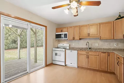Kitchen - 4807 Paulsen St, Mchenry, IL 60051 photo 2 of 3