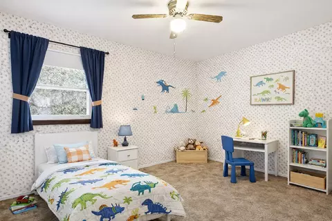 Bedroom - 4807 Paulsen St, Mchenry, IL 60051 photo 2 of 3