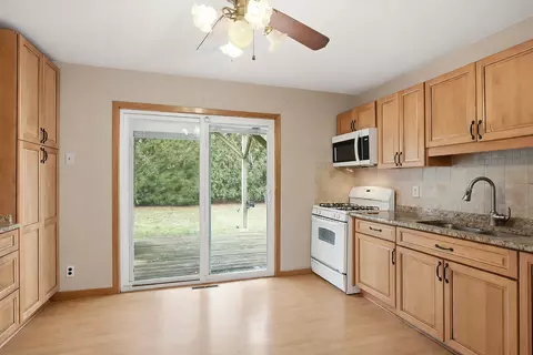 Kitchen - 4807 Paulsen St, Mchenry, IL 60051 photo 1 of 3