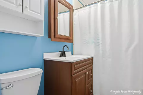 Bath - 4807 Paulsen St, Mchenry, IL 60051 photo 1 of 1