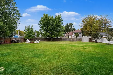 Exterior - 1410 Misthaven Ln, Elgin, IL 60123 photo 4 of 8