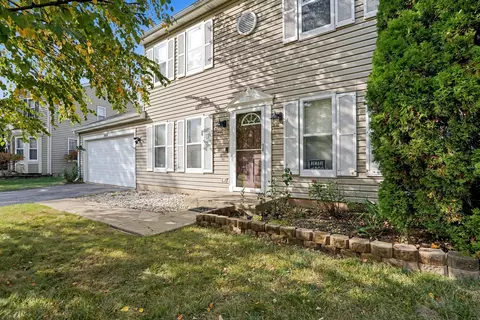 Exterior - 1410 Misthaven Ln, Elgin, IL 60123 photo 3 of 8