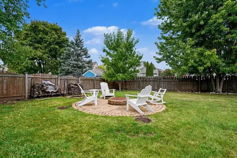 Exterior - 1410 Misthaven Ln, Elgin, IL 60123 photo 6 of 8