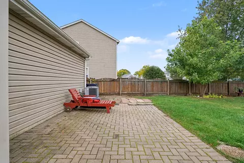 Exterior - 1410 Misthaven Ln, Elgin, IL 60123 photo 5 of 8