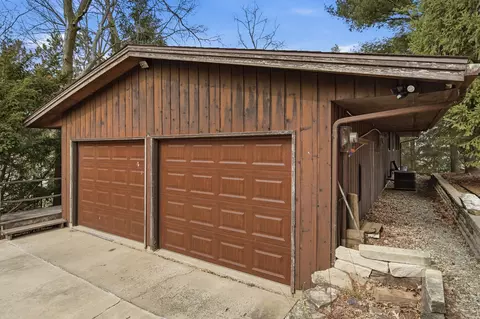 Exterior - 604 Hillandale Ct, Morrison, IL 61270 photo 6 of 13