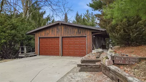 Exterior - 604 Hillandale Ct, Morrison, IL 61270 photo 2 of 13