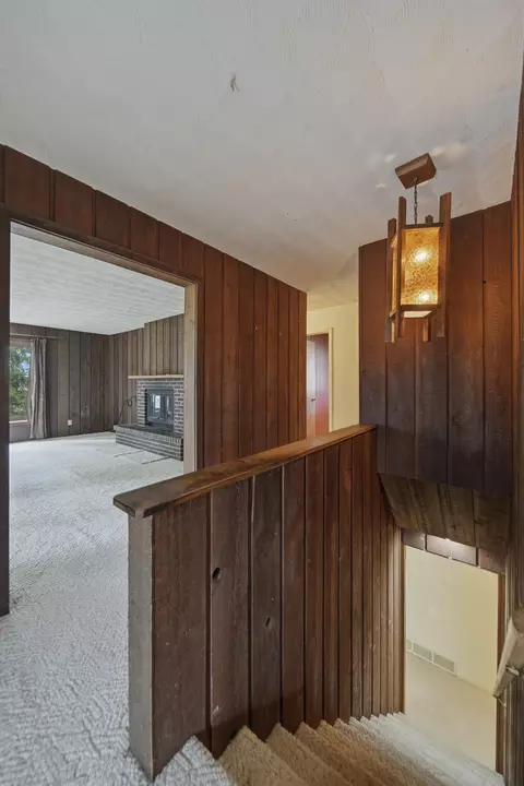 Entry Way - 604 Hillandale Ct, Morrison, IL 61270 photo 2 of 2