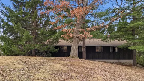 Exterior - 604 Hillandale Ct, Morrison, IL 61270 photo 3 of 13