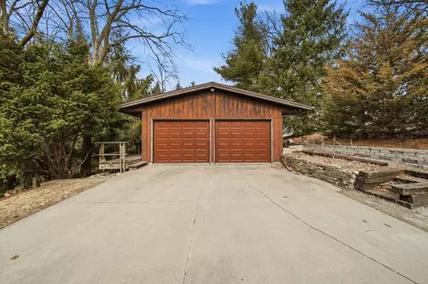 Exterior - 604 Hillandale Ct, Morrison, IL 61270 photo 5 of 13