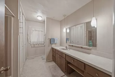 Bath - 604 Hillandale Ct, Morrison, IL 61270 photo 1 of 2