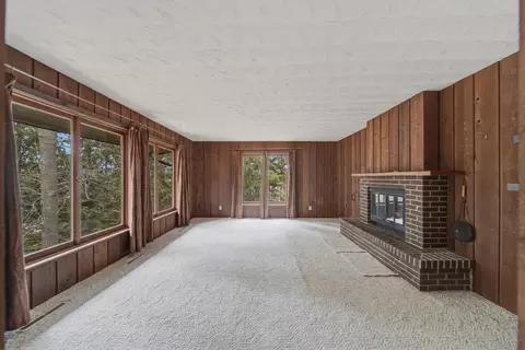 Living - 604 Hillandale Ct, Morrison, IL 61270 photo 1 of 3