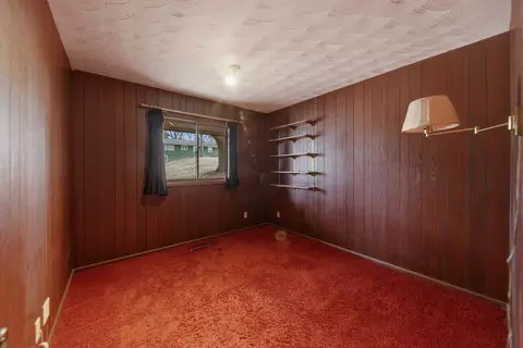 Bedroom - 604 Hillandale Ct, Morrison, IL 61270 photo 3 of 6