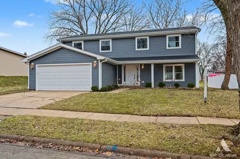 2551 Yellow Star St, Woodridge, IL 60517