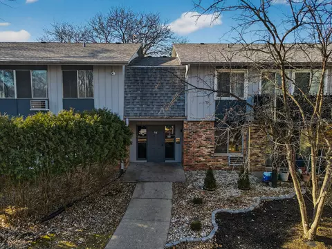918 E Old Willow Rd #103, Prospect Heights, IL 60070