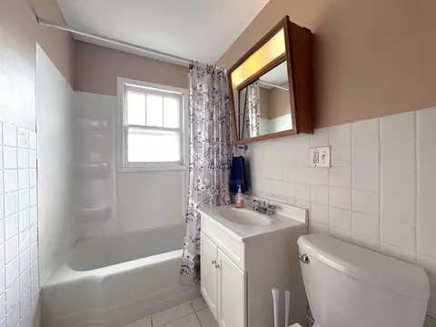 Bath - 530 S Tanner Ave, Kankakee, IL 60901 photo 1 of 1
