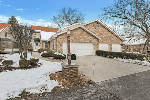 22 W Maple Ln #22, Palos Heights, IL 60463