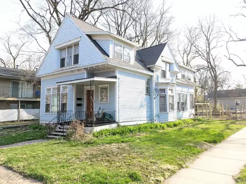 210 S Grove St, Urbana, IL 61802