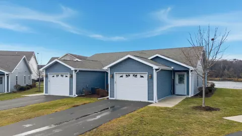 1525 Eadens Pl, Dixon, IL 61021