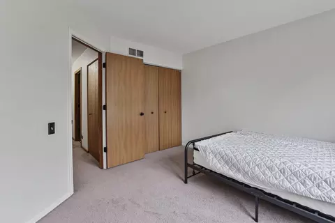 Bedroom - 1627 Spaulding Rd, Bartlett, IL 60103 photo 4 of 4