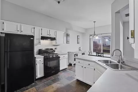 Kitchen - 1627 Spaulding Rd, Bartlett, IL 60103 photo 1 of 4