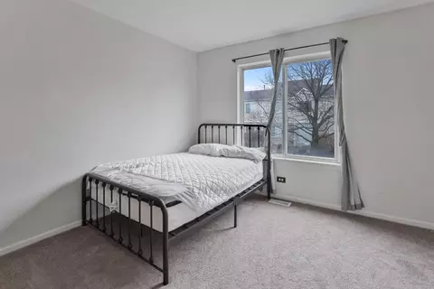 Bedroom - 1627 Spaulding Rd, Bartlett, IL 60103 photo 3 of 4