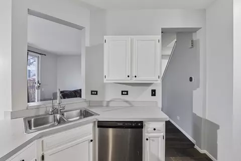 Kitchen - 1627 Spaulding Rd, Bartlett, IL 60103 photo 3 of 4